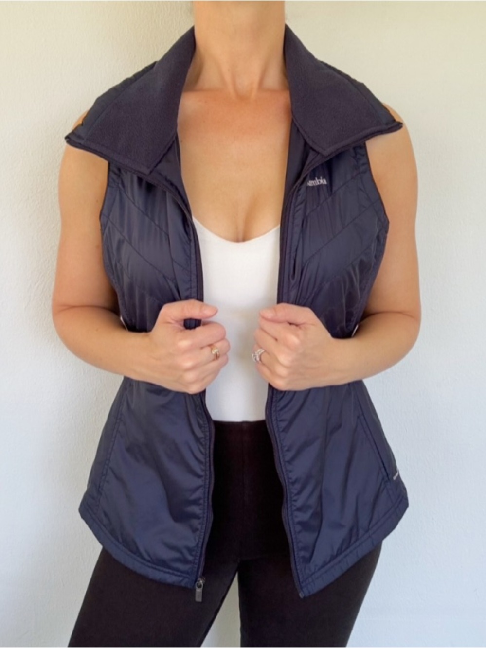 Columbia navy blue full zip lightweight fleece trim outerwear vest size small